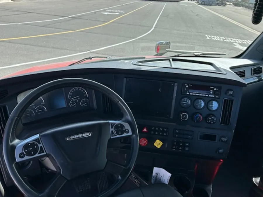 2023 Freightliner Cascadia 126 | Photo 10 of 13