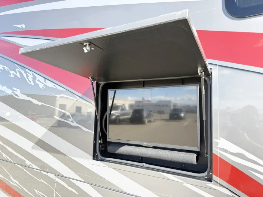 2022 Renegade Valencia 38RB | Photo 26 of 31