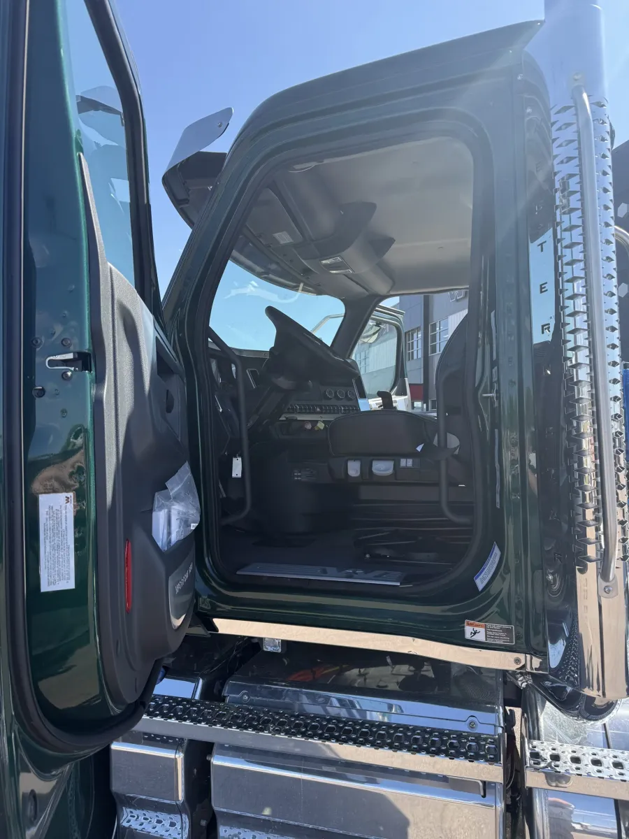 2027 Western Star 49X | Photo 8 of 12