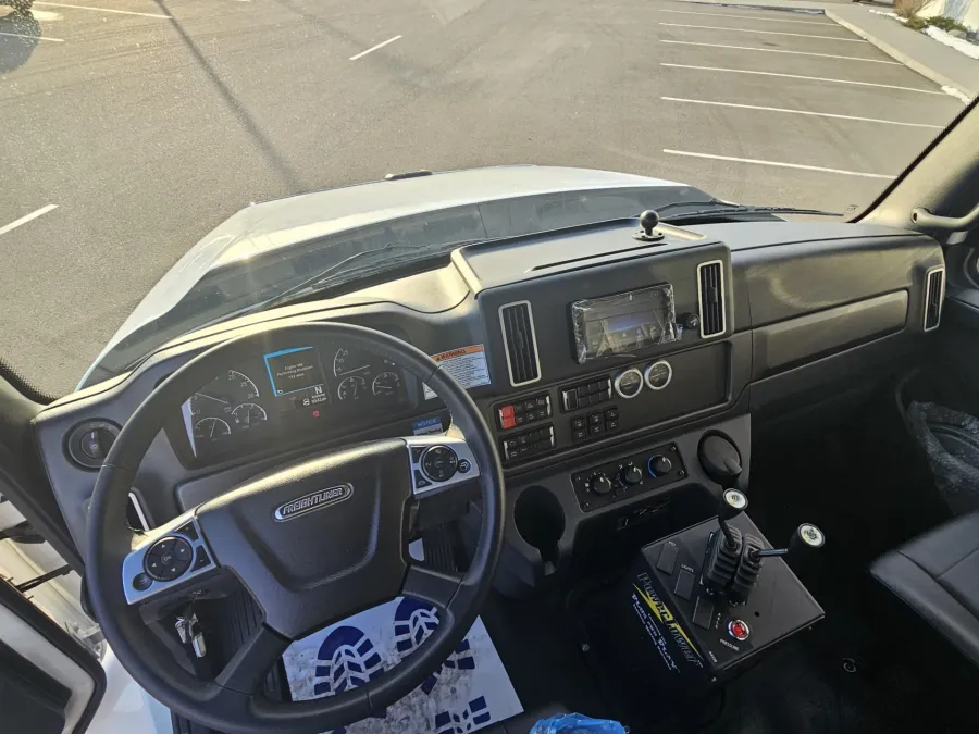 2026 Freightliner 114SD | Photo 9 of 12