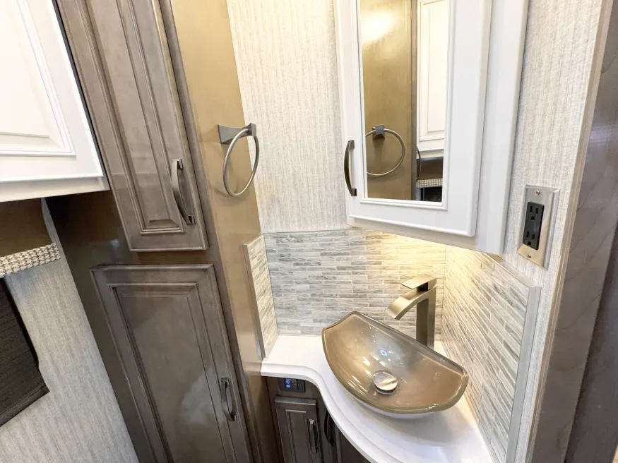 2026 Newmar Dutch Star 3836 | Photo 8 of 29