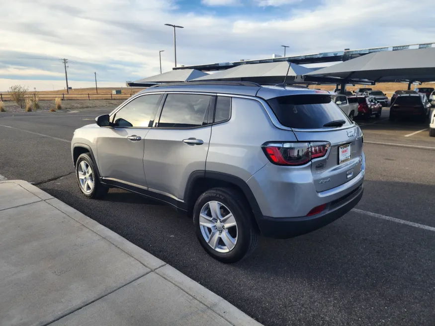 2022 Jeep Compass Latitude | Photo 5 of 22