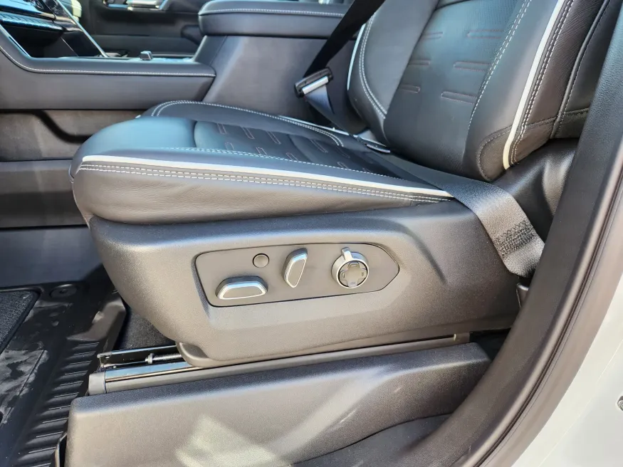 2026 GMC Sierra 2500HD AT4X | Photo 9 of 30