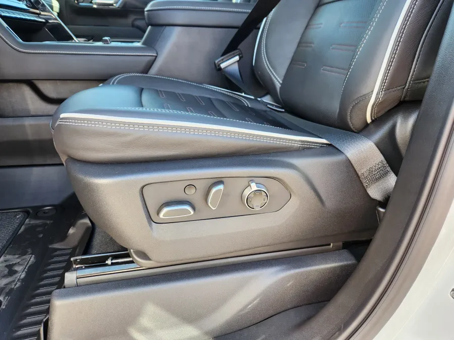 2026 GMC Sierra 2500HD AT4X | Photo 9 of 30