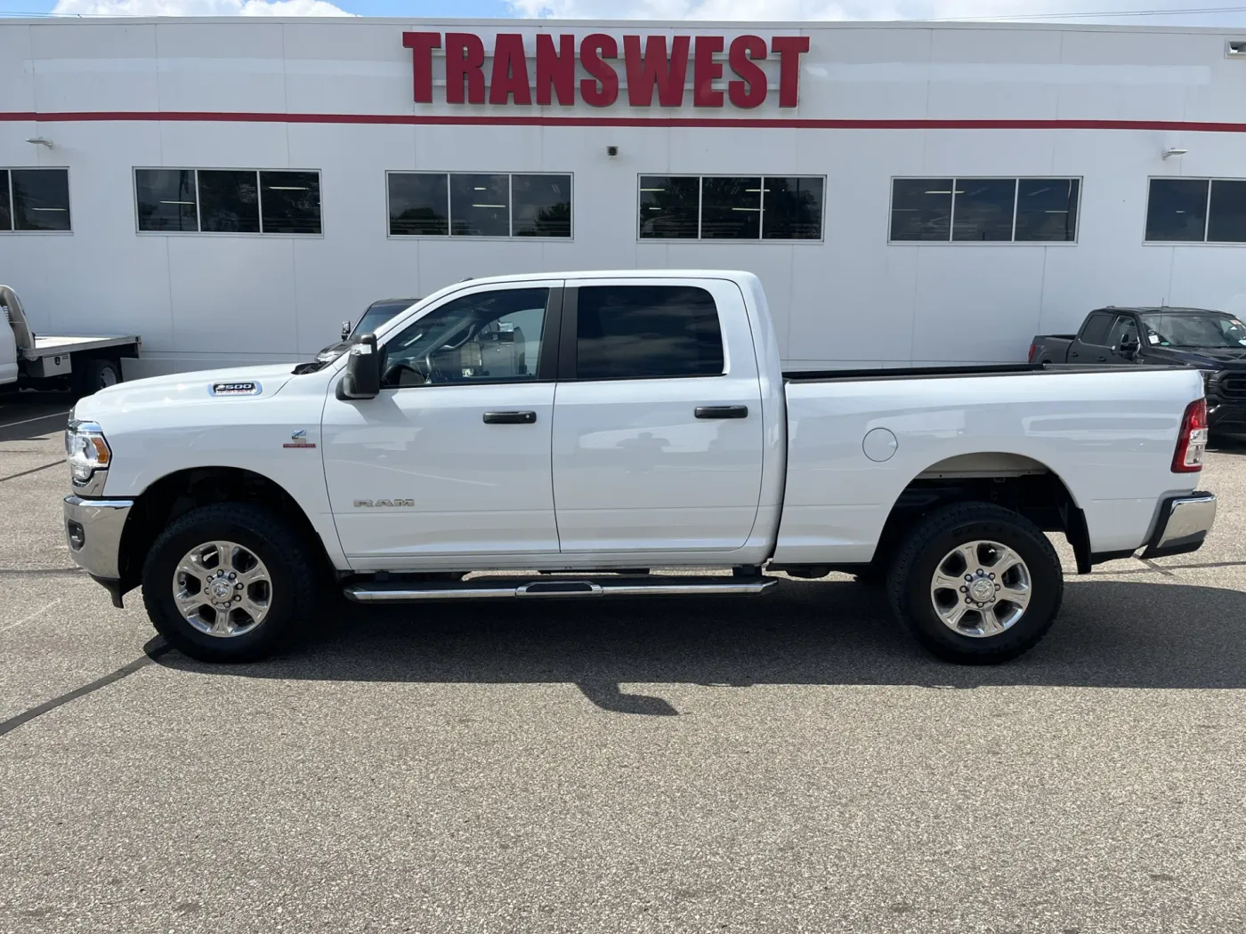 2024 RAM 2500 Big Horn | Photo 2 of 21