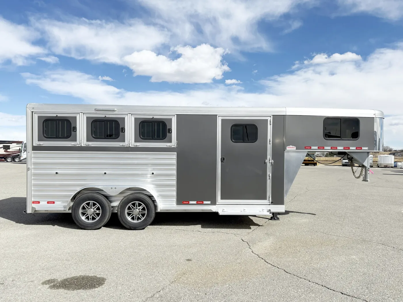 2024 Cimarron Norstar 3HGN | Photo 3 of 17