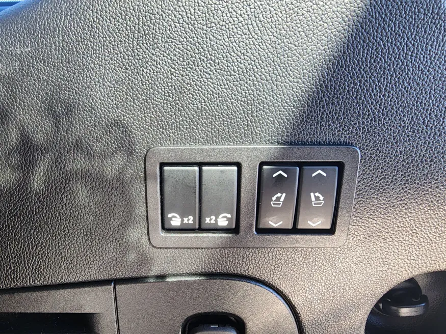 2019 Cadillac Escalade Luxury | Photo 23 of 33