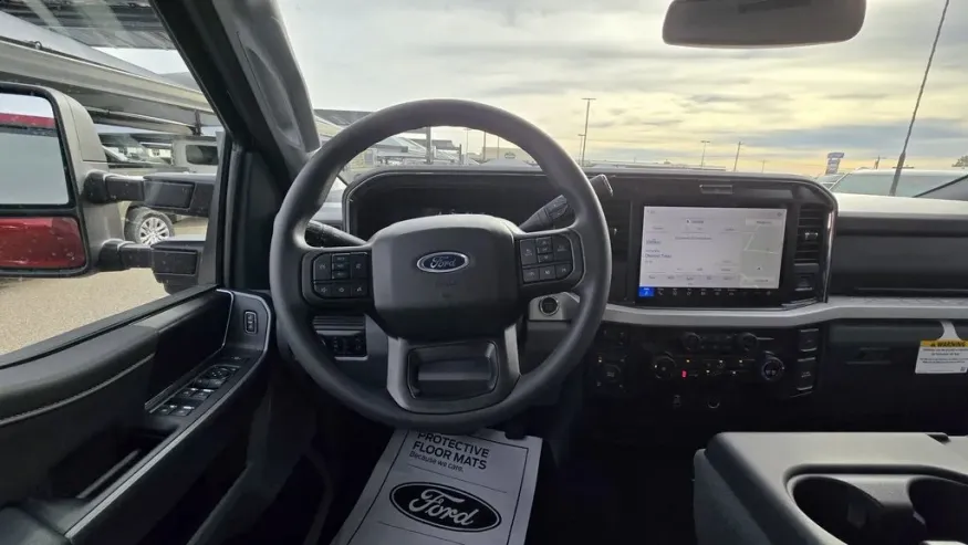 2026 Ford Super Duty F-350 | Photo 15 of 29