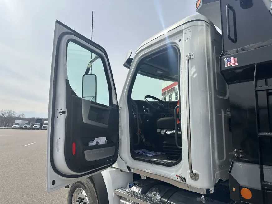 2027 Western Star 47X | Photo 9 of 15