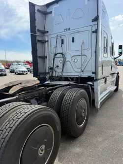 2020 Freightliner Cascadia | Thumbnail Photo 5 of 15