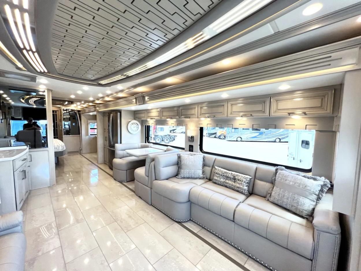 2023 Newmar London Aire 4551 | Photo 6 of 38