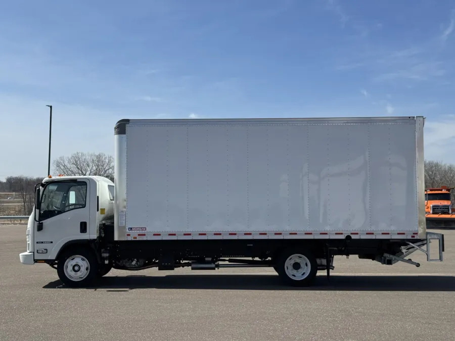 2025 Isuzu NRR GAS | Photo 5 of 22
