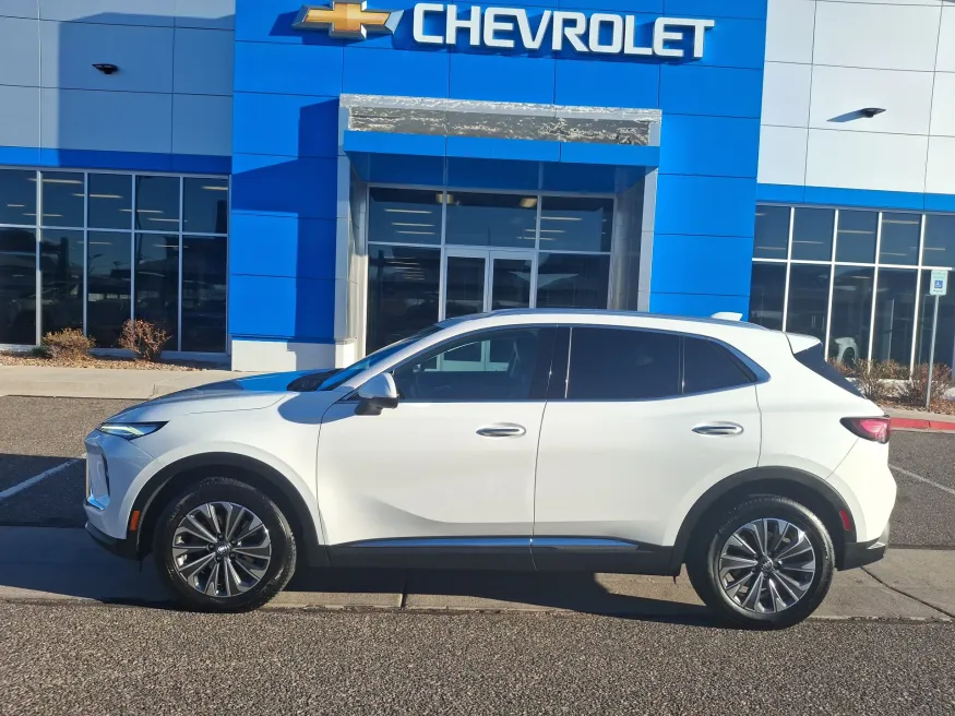 2024 Buick Envision Preferred | Photo 1 of 21