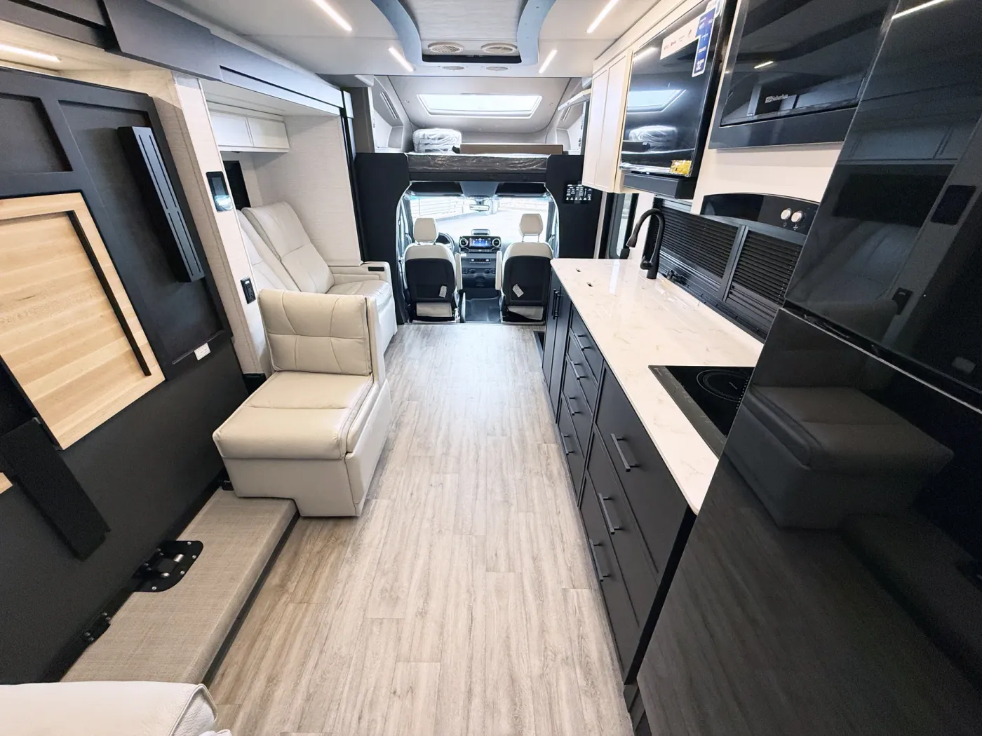 2026 Newmar Freedom Aire 2515 | Photo 5 of 23
