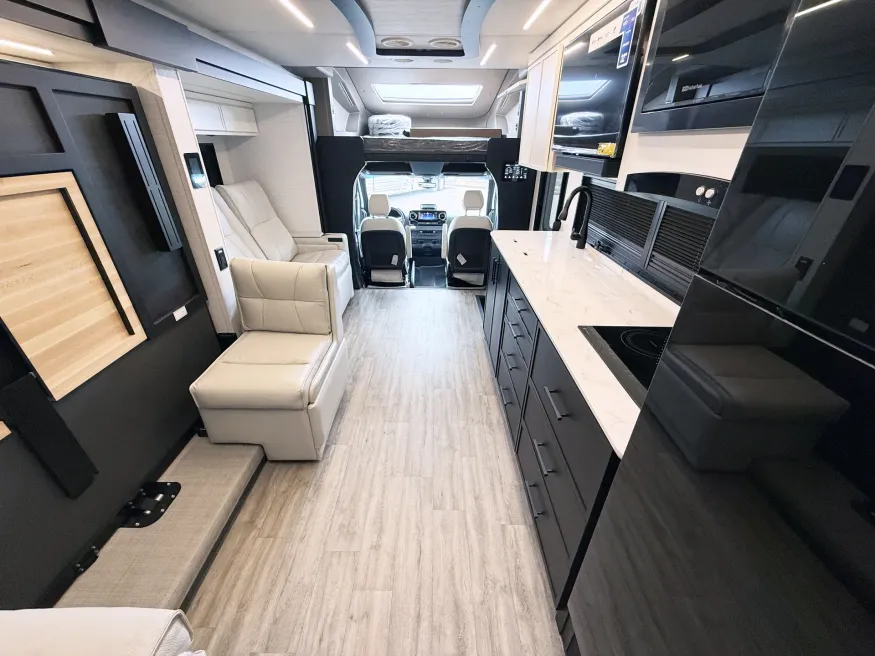 2026 Newmar Freedom Aire 2515 | Photo 5 of 23