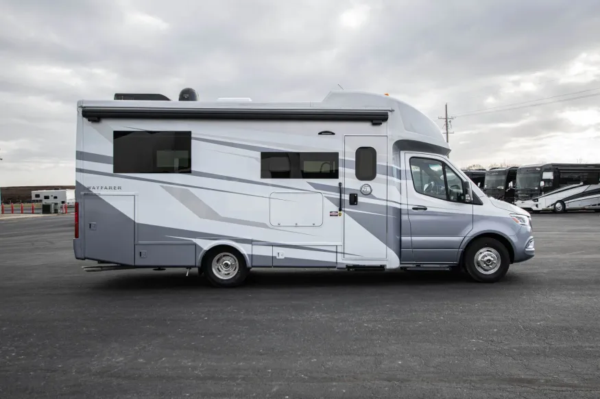 2026 Tiffin Wayfarer 25XLW | Photo 3 of 20