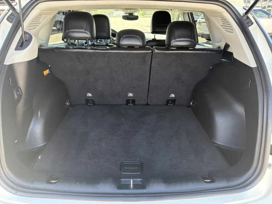 2018 Jeep Compass Latitude | Photo 9 of 19