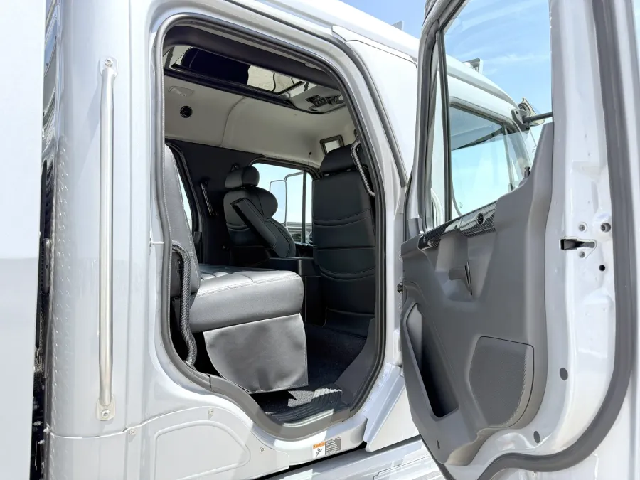 2025 Freightliner M2 106 Plus Summit Hauler | Photo 21 of 26