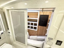 2024 Newmar King Aire 4531 | Thumbnail Photo 14 of 30