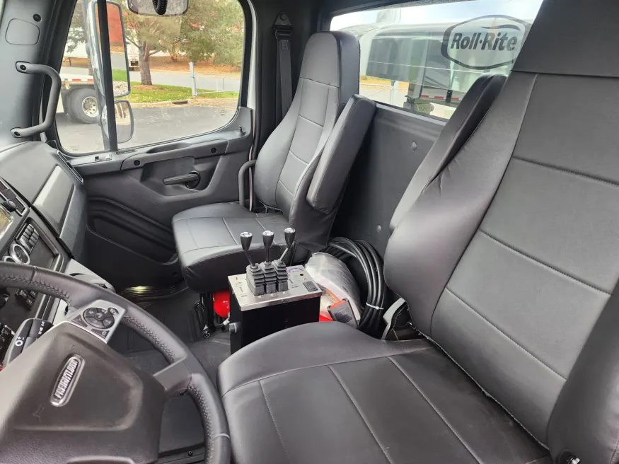 2026 Freightliner 114SD | Photo 11 of 15