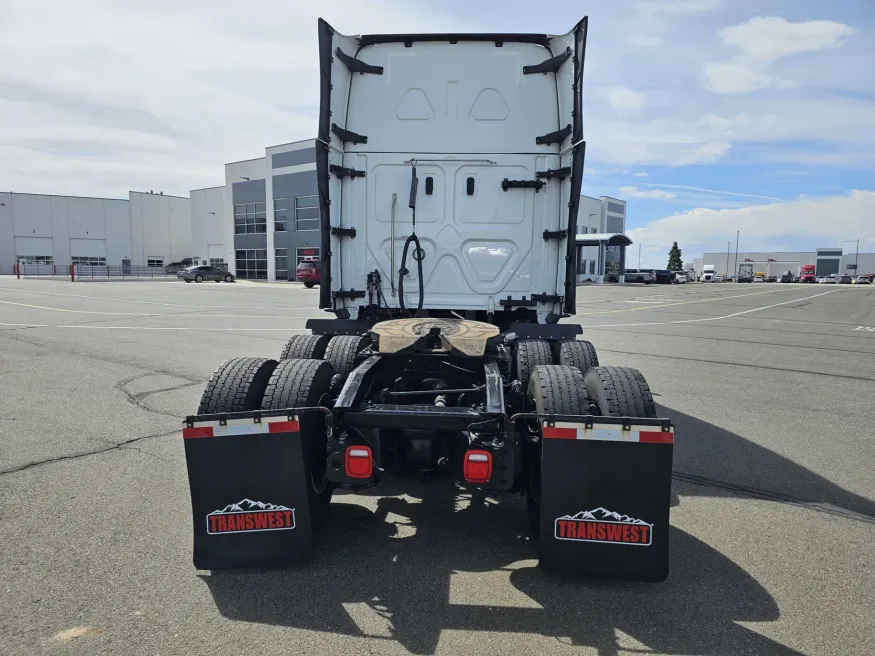 2024 Freightliner Cascadia 126 | Photo 7 of 23