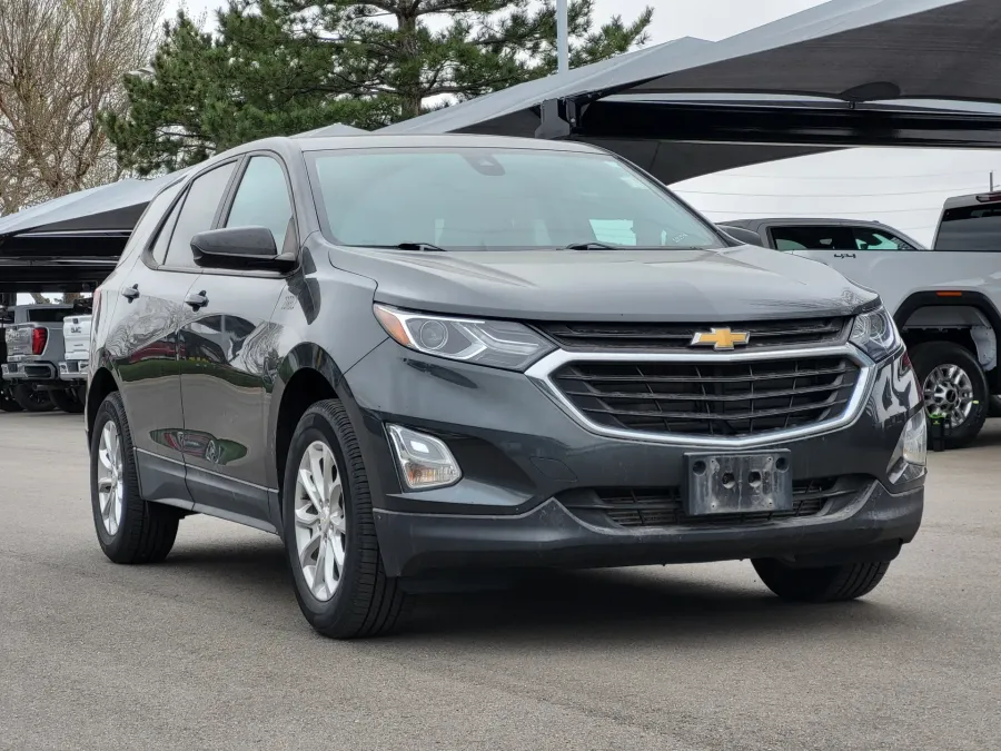 2021 Chevrolet Equinox LS | Photo 2 of 25