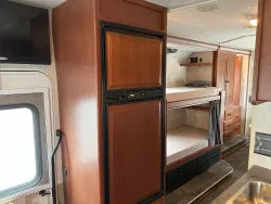 2014 Winnebago Access 31J | Thumbnail Photo 26 of 38