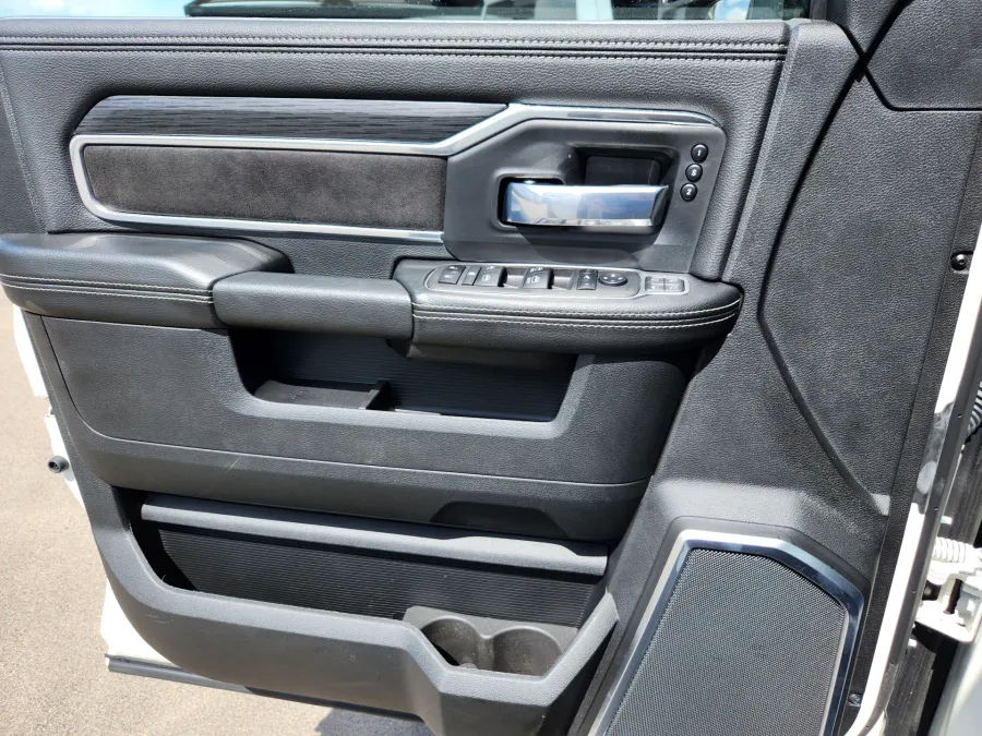 2024 RAM 3500 Laramie | Photo 5 of 33