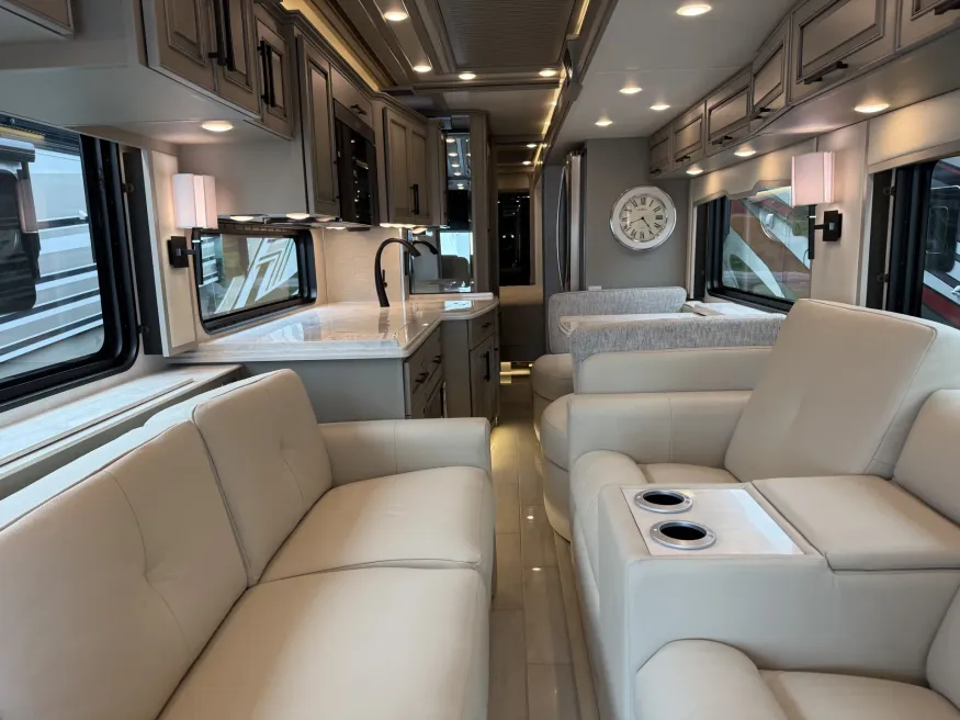 2026 Newmar London Aire 4551 | Photo 6 of 19