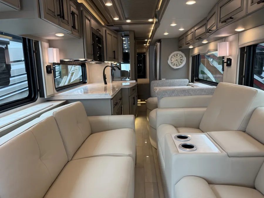 2026 Newmar London Aire 4551 | Photo 6 of 19
