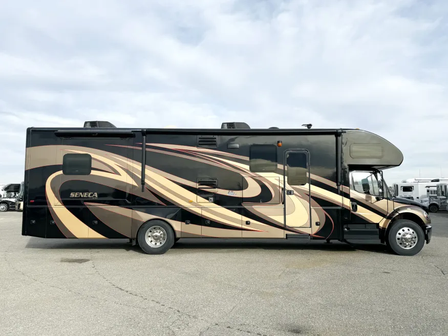 2016 Jayco Seneca 37HJ | Photo 2 of 29