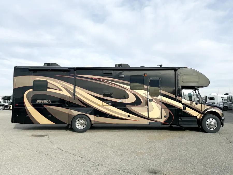 2016 Jayco Seneca 37HJ | Photo 2 of 29