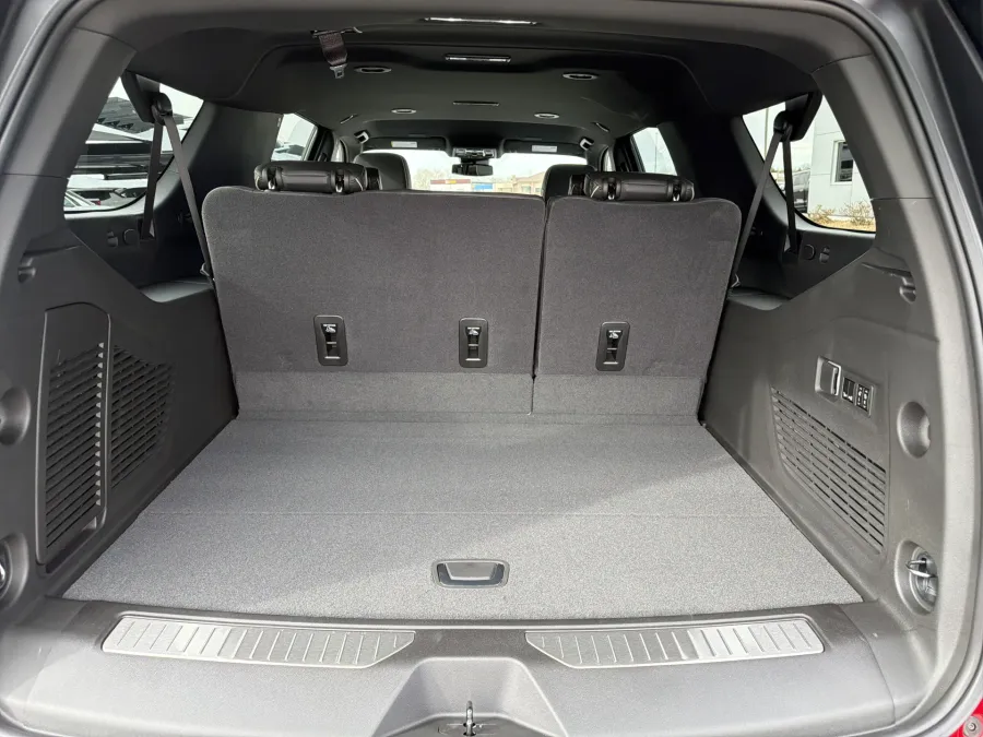 2026 Chevrolet Suburban Premier | Photo 8 of 23