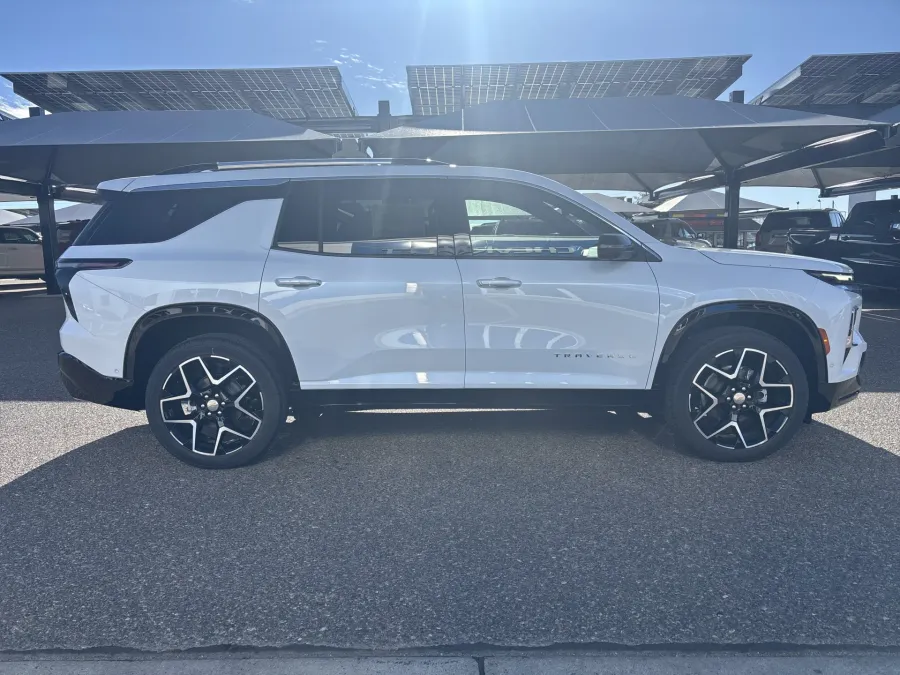 2026 Chevrolet Traverse AWD High Country | Photo 5 of 24