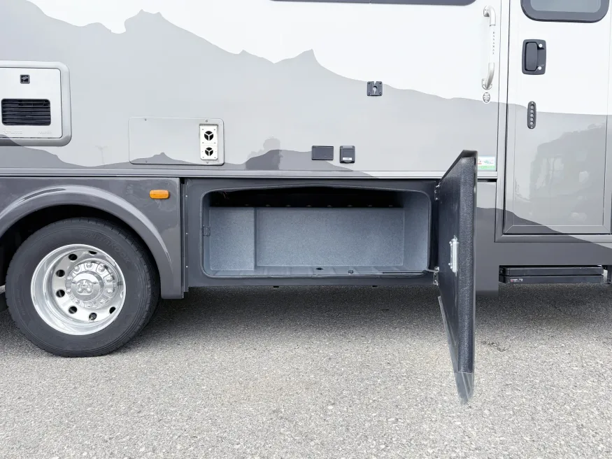 2024 Dynamax Isata 28SS | Photo 20 of 24