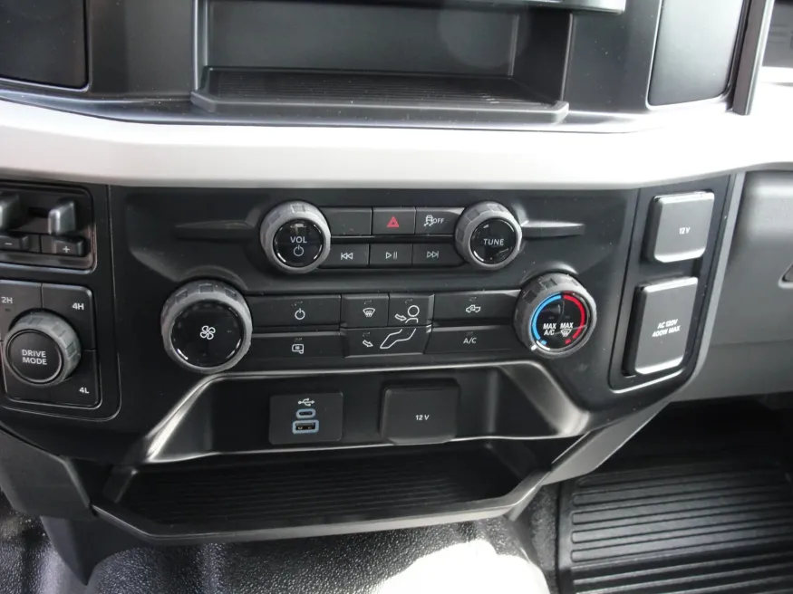 2025 Ford F-250 | Photo 8 of 13