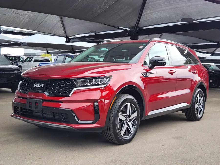 2023 Kia Sorento S | Photo 3 of 28