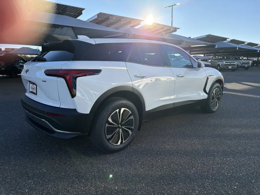 2026 Chevrolet Blazer EV AWD LT | Photo 4 of 20