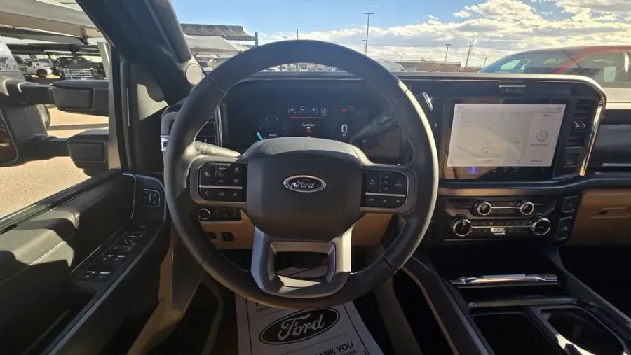 2026 Ford Super Duty F-350 | Photo 17 of 33