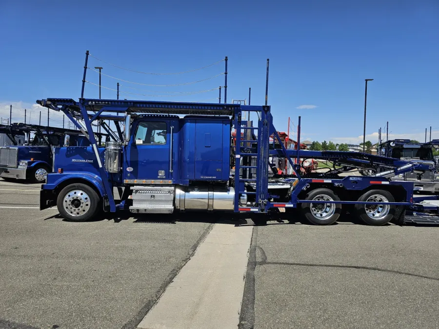2019 Western Star 4900FA | Photo 2 of 19
