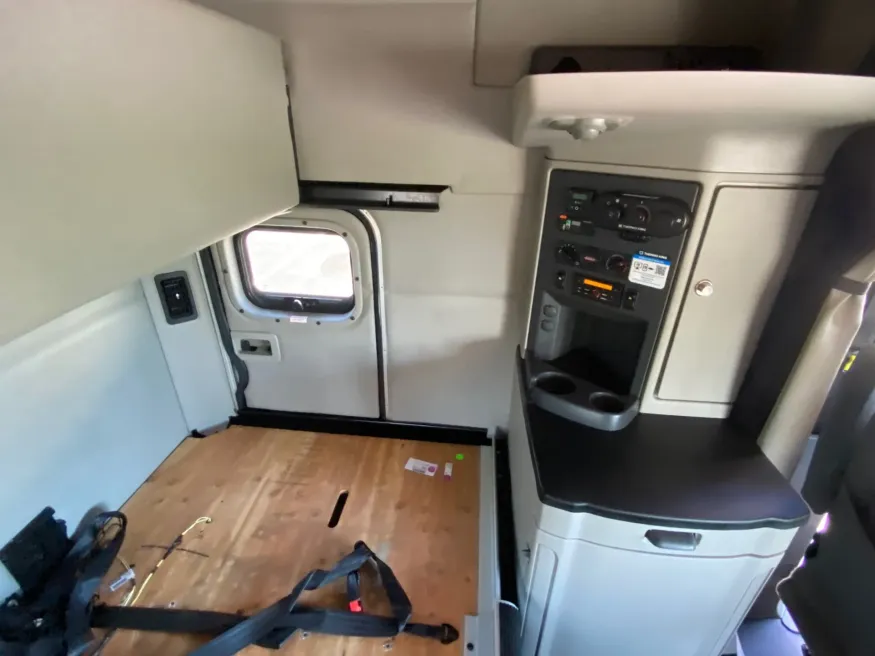 2022 Peterbilt 567 | Photo 18 of 25