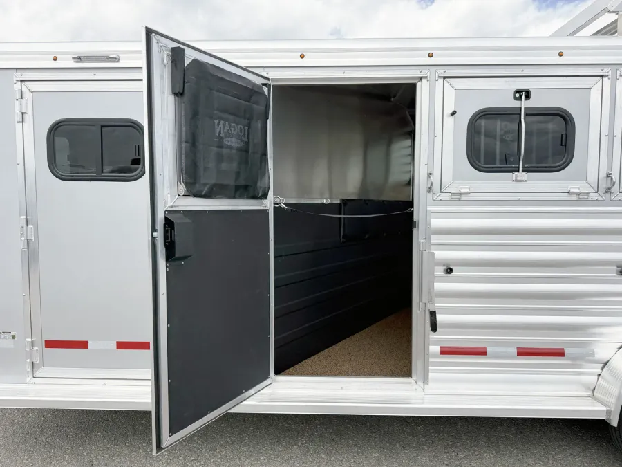 2026 Logan Coach Riot 4HGN | Photo 13 of 18