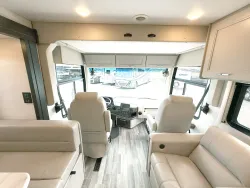 2025 Thor Palazzo GT 33.6 | Thumbnail Photo 6 of 30