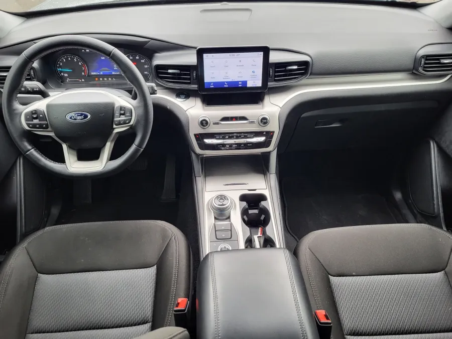 2023 Ford Explorer XLT | Photo 22 of 32