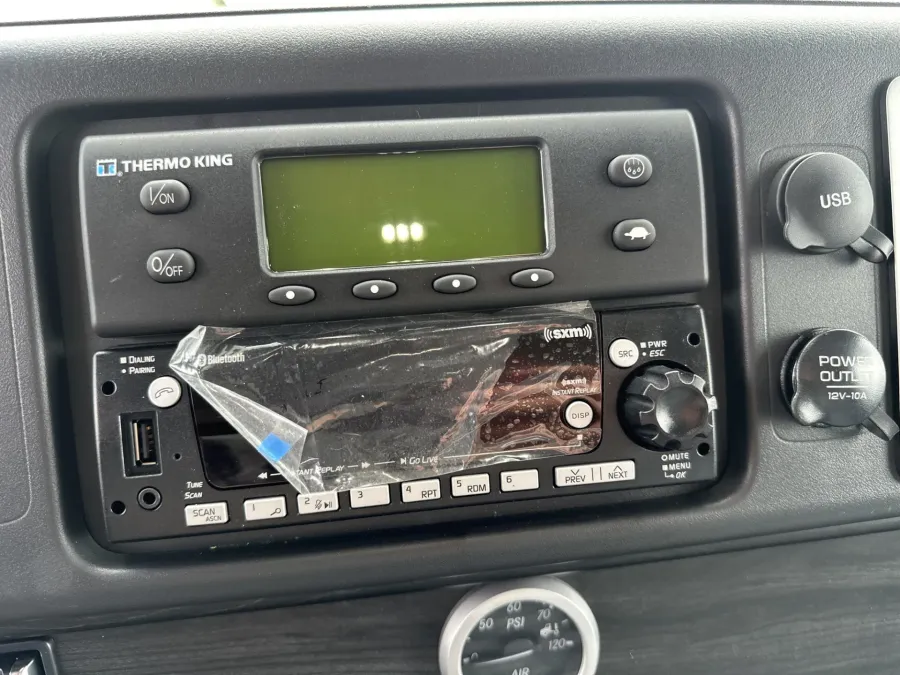 2025 Freightliner M2 106 | Photo 13 of 18