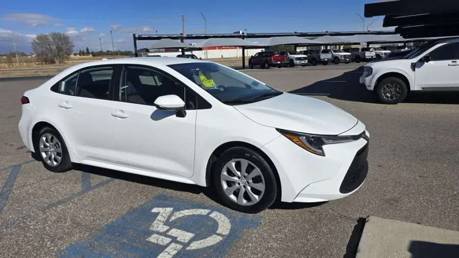 2024 Toyota Corolla | Photo 3 of 28