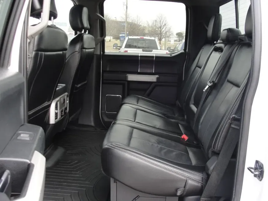 2020 Ford Super Duty F-350 Lariat | Photo 13 of 19