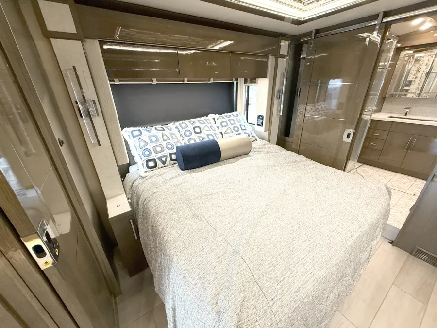 Used 2024 Newmar King Aire 4596 in Frederick, CO - Class A RV