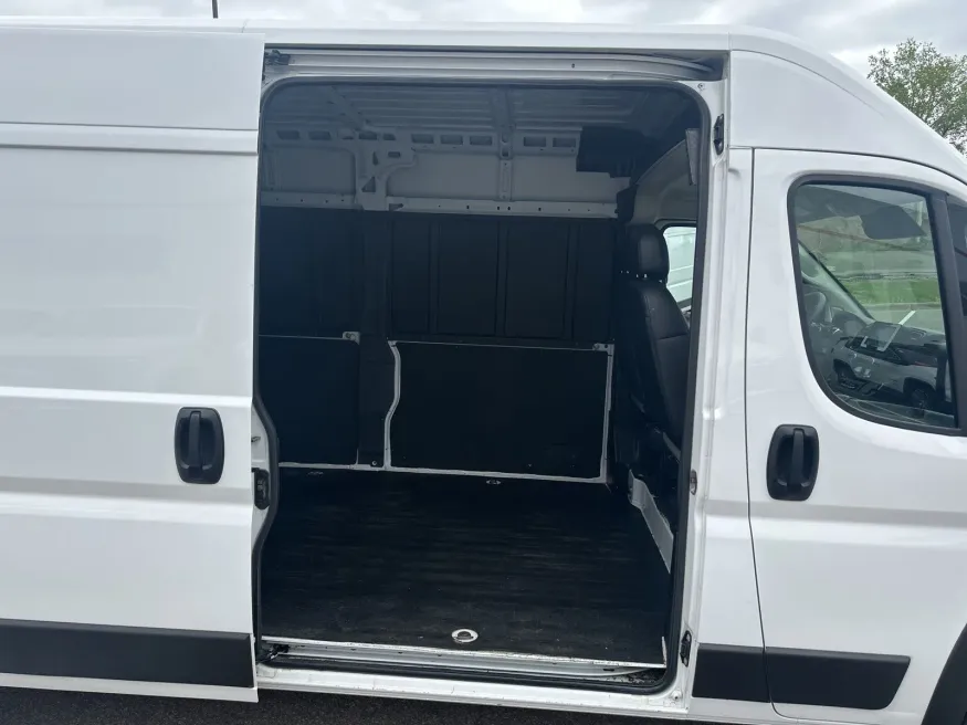2023 RAM ProMaster 2500 High Roof | Photo 13 of 16