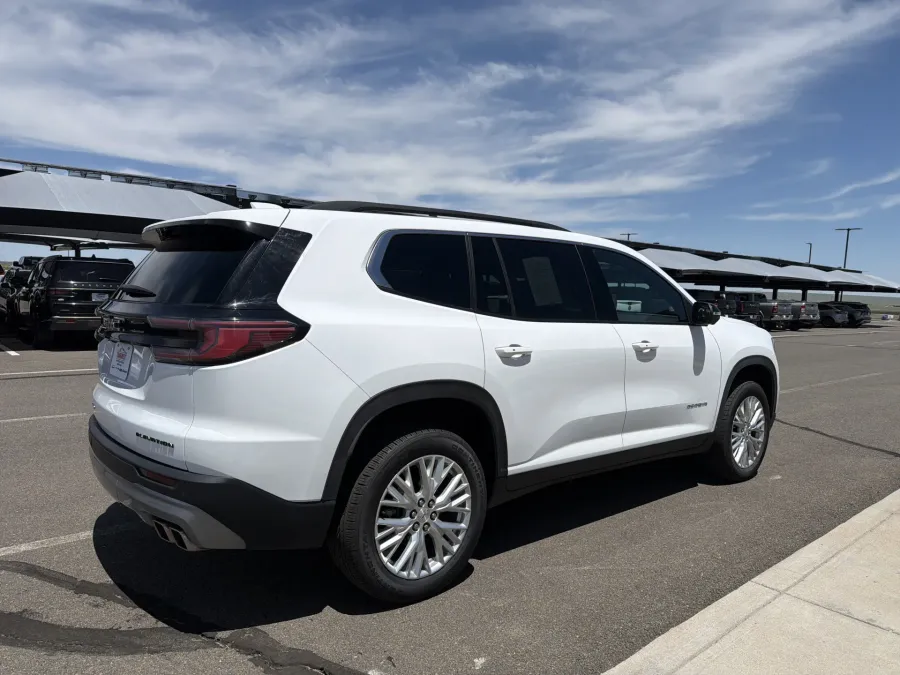 2024 GMC Acadia AWD Elevation | Photo 6 of 25